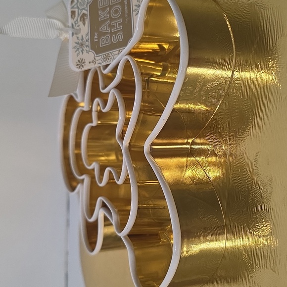 The Bake Shop Gold Gingerbread Cookie Cutter, Set of 3. NWT - Picture 2 of 7